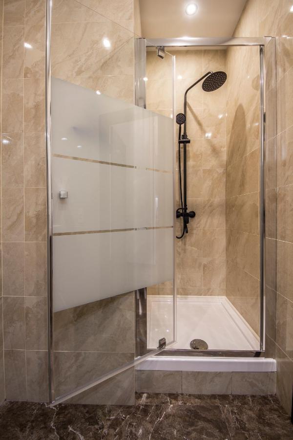Apartments On Ploshcha Ukrainskykh Heroiv Kiev Dış mekan fotoğraf